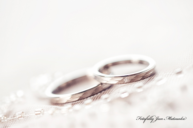 ホテルオークラ東京ベイでの結婚式　メイクシーンに撮影するアクセサリー　マリッジリング　結婚指輪　ブライダルフォト