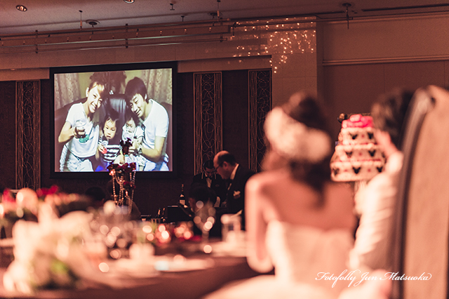 ホテルオークラ東京ベイ　結婚式写真　持ち込みカメラマン撮影　サプライズビデオを見る　