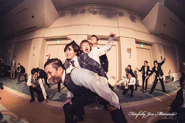 ホテルオークラ東京ベイ　結婚式写真　ブライダルフォト　新郎からサプライズ