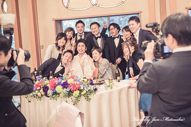 有栖川清水　結婚式写真　ブライダルフォト　披露宴　持ち込みカメラマンが撮影したウエディングフォト　結婚披露宴　新郎と友人達