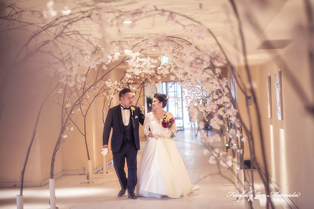 ブレストンコートでの結婚式　スナップ写真　持ち込みカメラマンが撮る写真　高原教会でのウエディング　ブライダルフォト　軽井沢結婚式　桜のアーケード