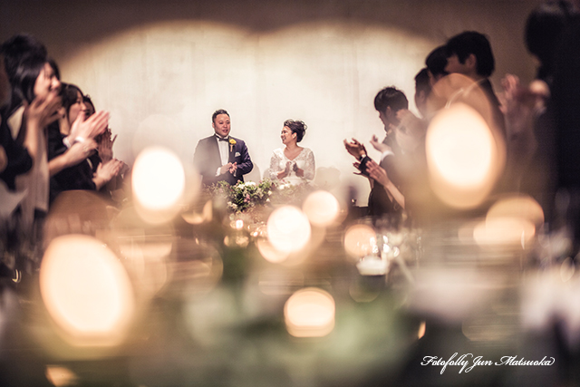 ブレストンコートでの結婚式　スナップ写真　持ち込みカメラマンが撮る写真　高原教会でのウエディング　ブライダルフォト　披露宴入場後　軽井沢結婚式