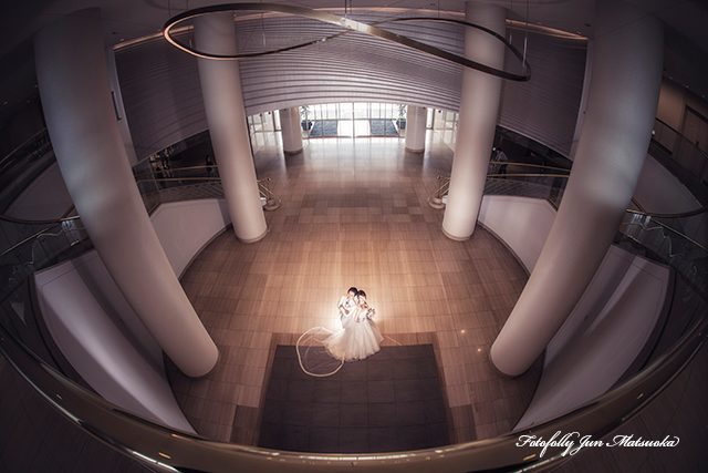ヒルトン東京ベイで結婚式　hilton-tokyobay-wedding　持ち込みカメラマンのブライダルフォト　ウエディングフォト　チャペルでロケーションフォト　2階から撮り下ろし