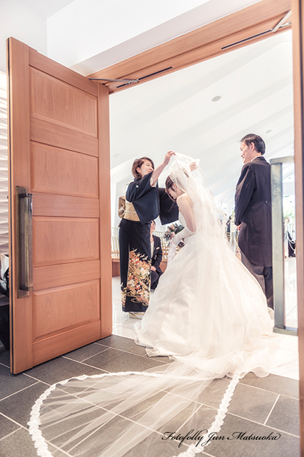 ヒルトン東京ベイで結婚式　hilton-tokyobay-wedding　持ち込みカメラマンのブライダルフォト　ウエディングフォト　ベールダウン