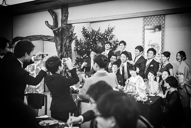 つきじ治作 披露宴歓談中高砂周辺のスナップ ブライダルフォト ウエディングフォト 結婚式写真