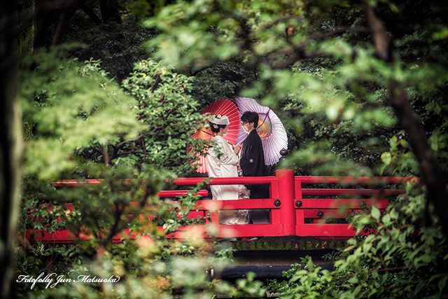 椿山荘で結婚式　椿山荘持ち込みカメラマンのブライダルフォト　お庭でロケーションフォト　白無垢　