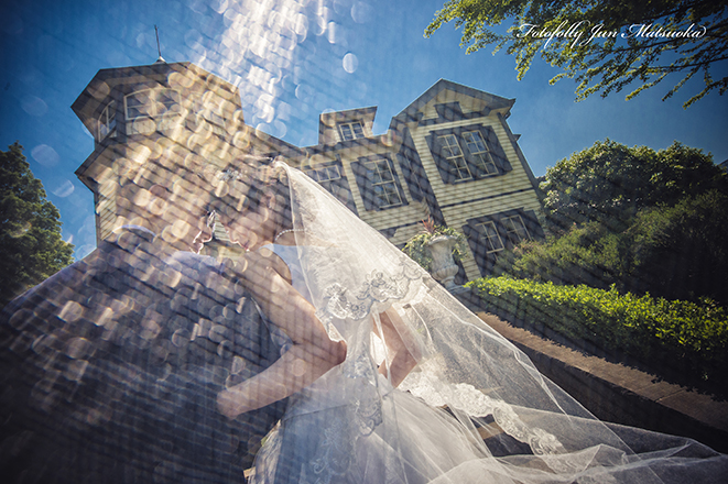 結婚式前撮り　横浜での前撮り　ブライダルフォト　イタリア山庭園　階段とベールをたなびかせる