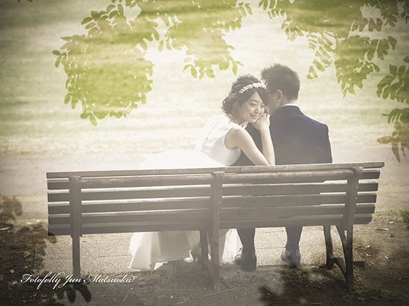 結婚式前撮り　横浜での前撮り　ブライダルフォト　根岸森林公園　ベンチ　多重露出