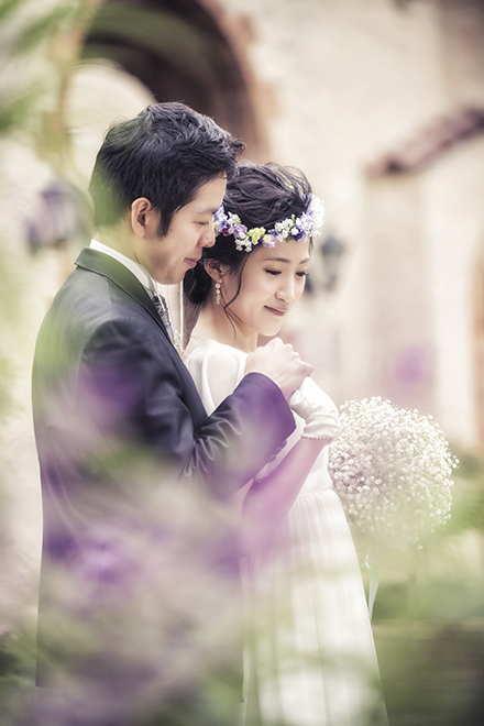 結婚式前撮り　横浜での前撮り　ブライダルフォトベーリックホール　ベーリックホールお庭でお花と