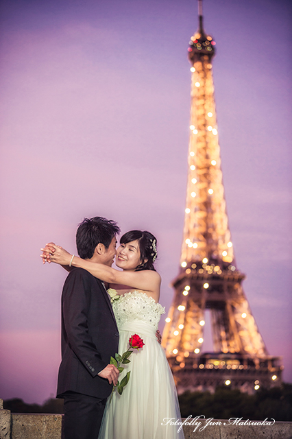 パリフォトウエディング　パリで前撮り　parisでウエディング前撮りを撮る　ビラケイム橋エッフェル塔が光る