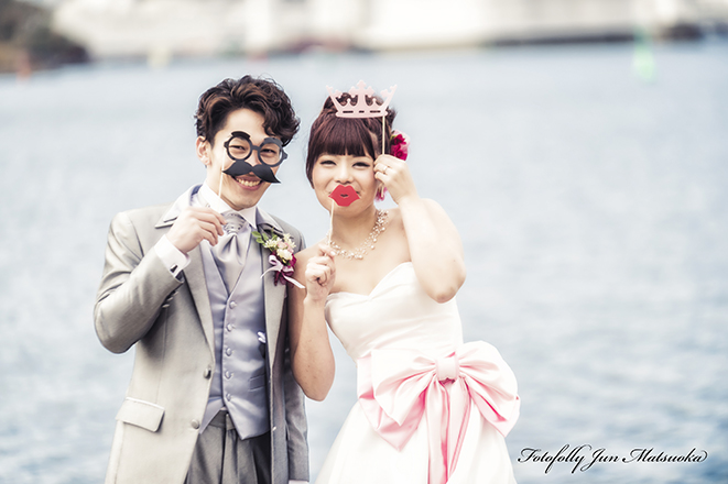 結婚式前撮り　横浜での前撮り　ブライダルフォト　お台場　海を背景にプロップス