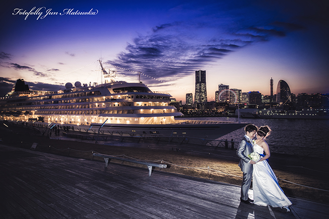 結婚式前撮り　横浜での前撮り　ブライダルフォト　横浜大桟橋デッキ屋上　客船と夜景