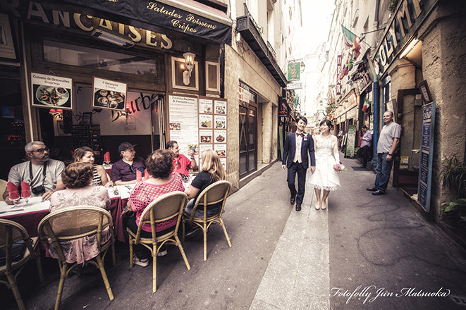パリフォトウエディング　パリで前撮り　parisでウエディング前撮りを撮る　パリ街歩き