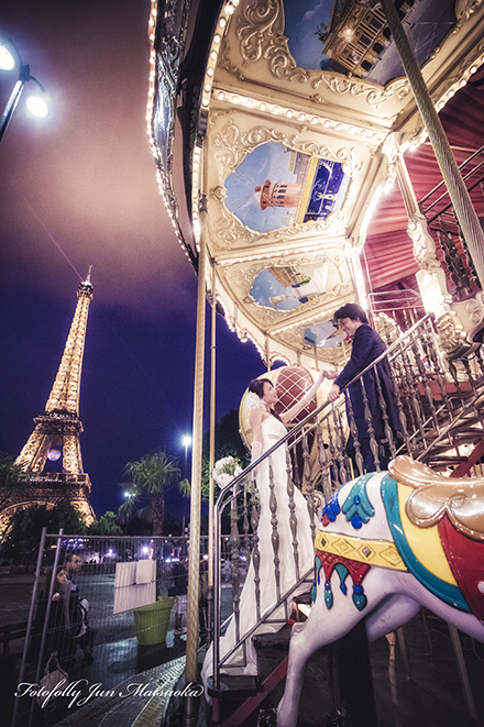 パリフォトウエディング　パリで前撮り　parisでウエディング前撮りを撮る　エッフェル塔とメリーゴランド
