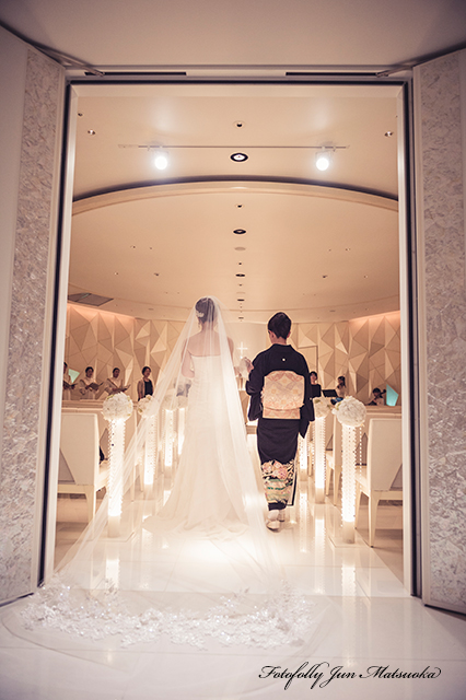 ANAインターコンチネンタルホテル東京での結婚式　持ち込みカメラマン　ブライダルフォト　挙式入場後ろから