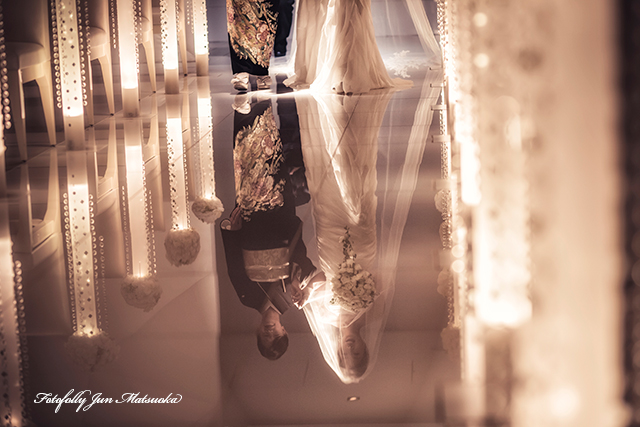 ANAインターコンチネンタルホテル東京での結婚式　持ち込みカメラマン　ブライダルフォト　挙式入場前から床映り込み