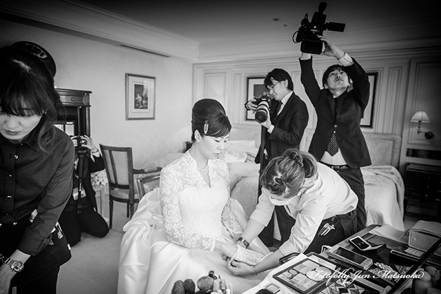 ホテルニューグランド横浜での結婚式写真　持ち込みカメラマンが撮影した写真　ブライダルフォト　メイクシーン