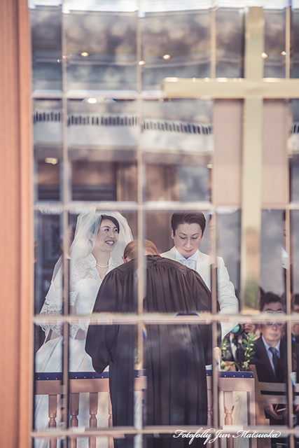 ホテルニューグランド横浜での結婚式写真　持ち込みカメラマンが撮影した写真　ブライダルフォト　挙式中
