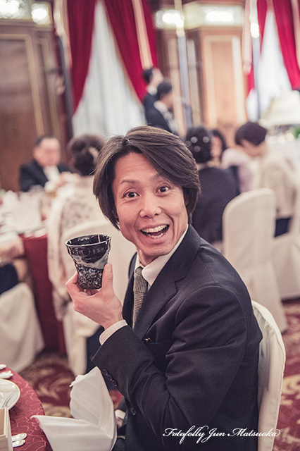 ホテルニューグランド横浜での結婚式写真　持ち込みカメラマンが撮影した写真　ブライダルフォト　引き出物とゲスト３