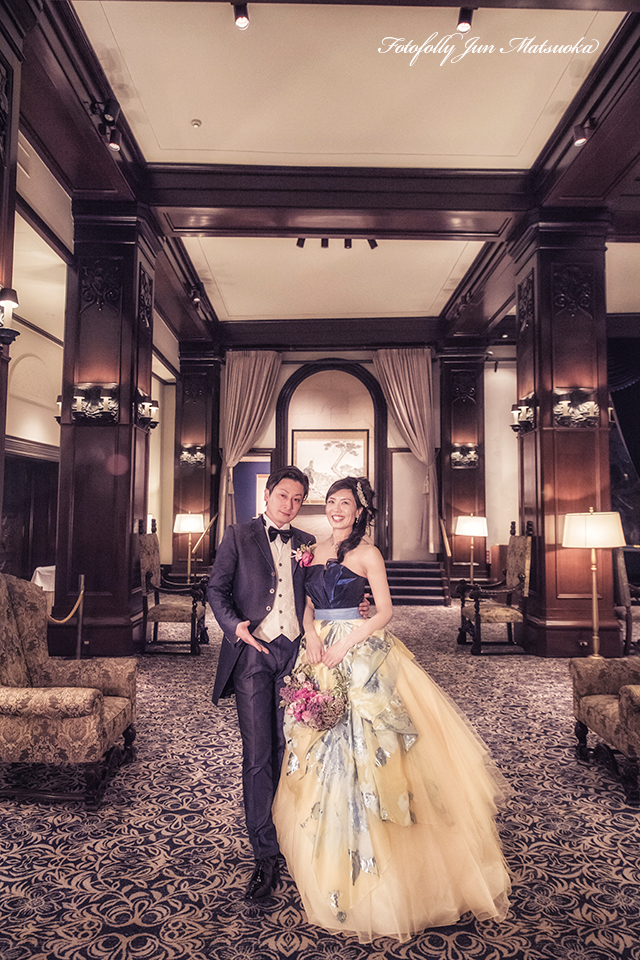 ホテルニューグランド横浜での結婚式写真　持ち込みカメラマンが撮影した写真　ブライダルフォト　ロケーションフォトカラードレスで