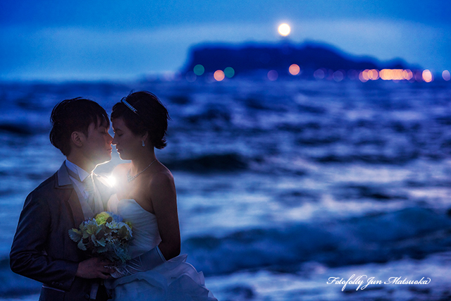 茅ヶ崎海岸でウエディング前撮り　結婚式前撮り　海でウエディングフォト　シルエット