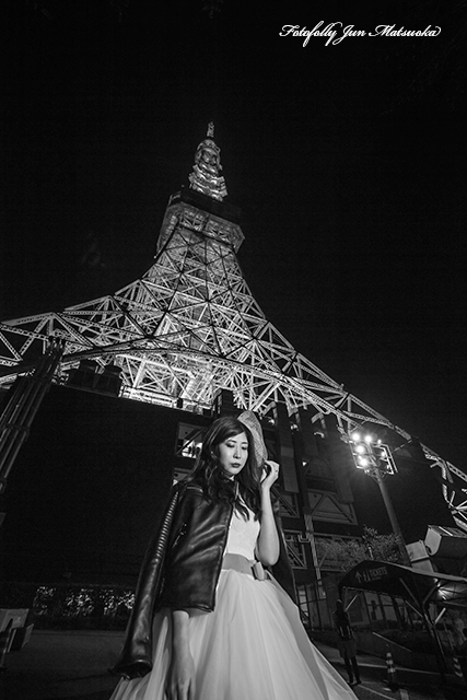 東京タワーで前撮り　ウエディング前撮り　フォトウエディング東京都内　東京タワー前モノクロ