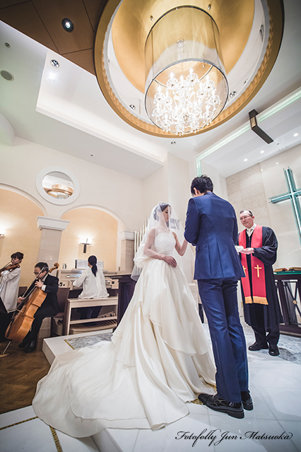 ホテルニューオータニ東京で結婚式の写真　ニューオータニウエディング　持ち込みカメラマンニューオータニ　ウエディングカメラマン　ニューオータニで挙式　指輪交換