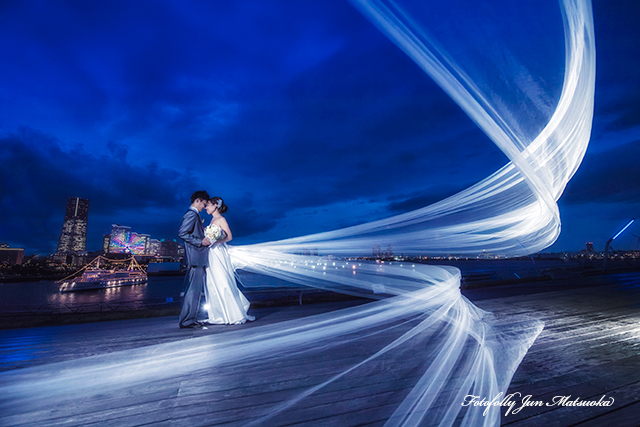 ウエディングドレス前撮り　フォトウエディング　写真だけの結婚式　大桟橋で前撮り　横浜で前撮り　横浜夜景とベールたなびく