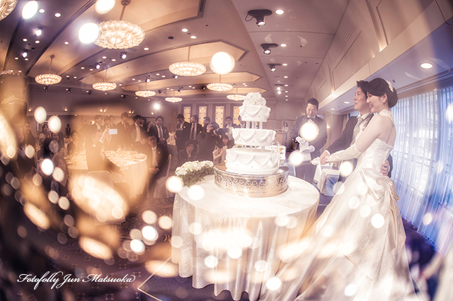 ホテルオークラ東京で結婚式写真　ブライダルカメラマン　持ち込みウエディングカメラマン　持ち込みカメラマンが撮るオークラでのウエディングフォト　披露宴　広角多重