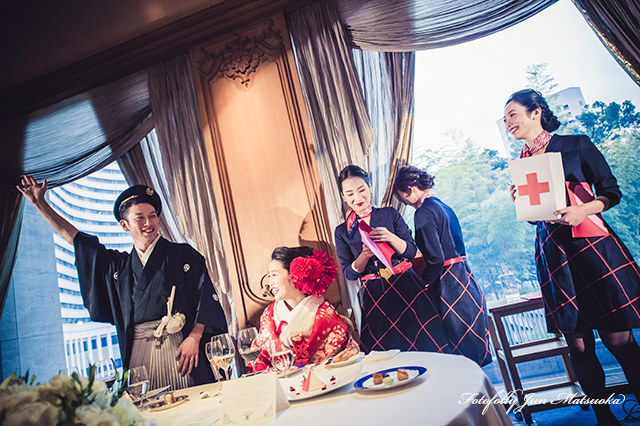 トゥールダルジャン東京での結婚式　ホテルニューオータニ内にあるトゥールダルジャン東京　ブライダルフォト　結婚式持ち込みカメラマン　トゥールダルジャンレストラン　結婚披露宴　余興中