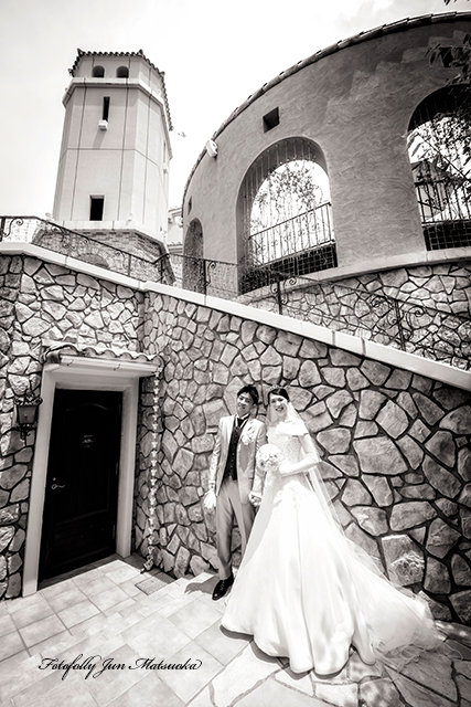 ヴィラ・デ・マリアージュさいたま 結婚式写真 ウエディングフォト ブライダルフォト ロケーションフォト 階段下でロケーションフォト