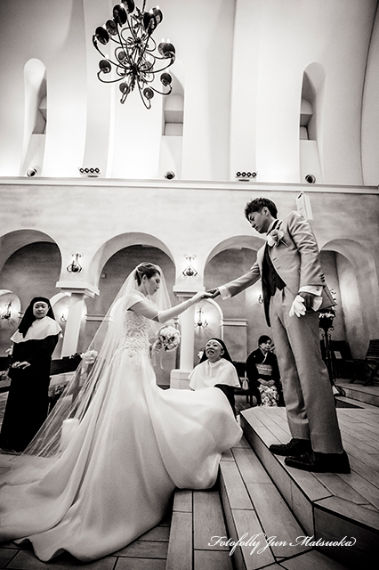 ヴィラ・デ・マリアージュさいたま 結婚式写真 ウエディングフォト ブライダルフォト ロケーションフォト 挙式入場新郎お手引き