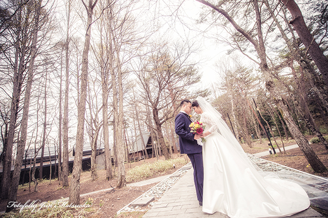 ブレストンコート高原教会ウエディングフォト ブライダルフォト 結婚式写真 挙式後お庭でロケーションフォト撮影