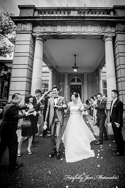 グランドプリンスホテル高輪ウエディングフォト ブライダルフォト 結婚式写真 挙式フラワーシャワーモノクロ