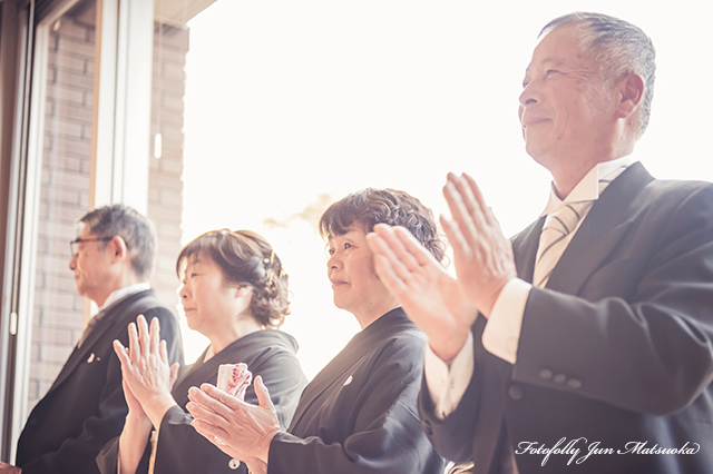 ハーベストクラブ旧軽井沢ウエディングフォト ブライダルフォト 結婚式写真 披露宴花嫁の手紙を聞く両親の様子