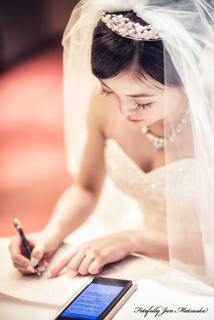 ヒルトン東京ウエディングフォト ブライダルフォト 結婚式写真 花嫁両親の手紙を仕上げる