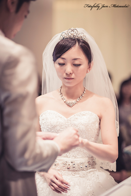 ヒルトン東京ウエディングフォト ブライダルフォト 結婚式写真 挙式お祈り手元アップ