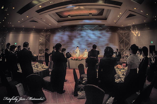 ヒルトン東京ウエディングフォト ブライダルフォト 結婚式写真 披露宴乾杯引きカット