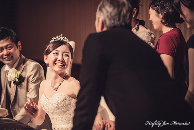 ヒルトン東京ウエディングフォト ブライダルフォト 結婚式写真 披露宴歓談高砂スナップ