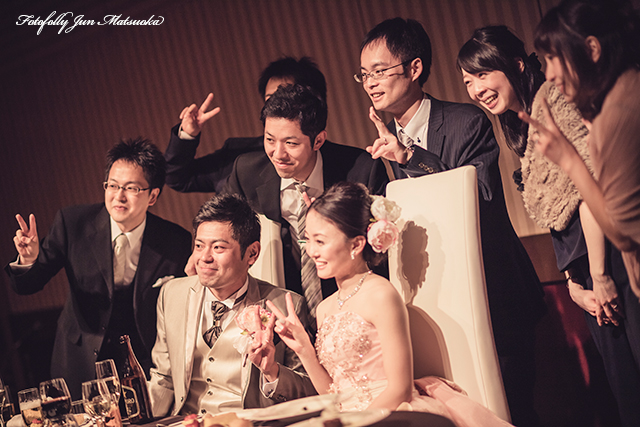 ヒルトン東京ウエディングフォト ブライダルフォト 結婚式写真 披露宴歓談高砂の様子