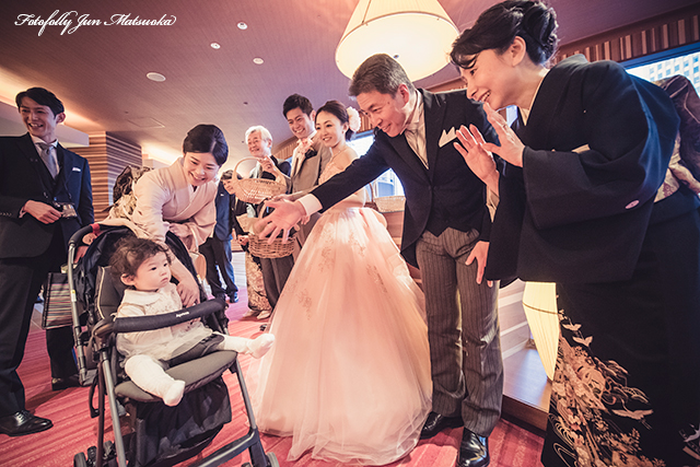 ヒルトン東京ウエディングフォト ブライダルフォト 結婚式写真 披露宴お見送りスナップ