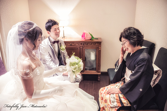 ヴィラデマリアージュ長野ウエディングフォト ブライダルフォト 結婚式写真 挙式前控室スナップ