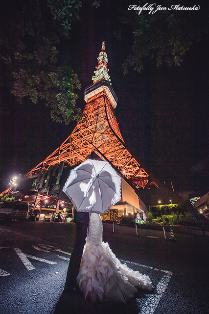 ウエディングフォト　ウェディングフォト　前撮り　東京駅付近　ロケーションフォト　結婚式前撮り　フォトウエディング　東京タワーと前撮り　傘シルエット