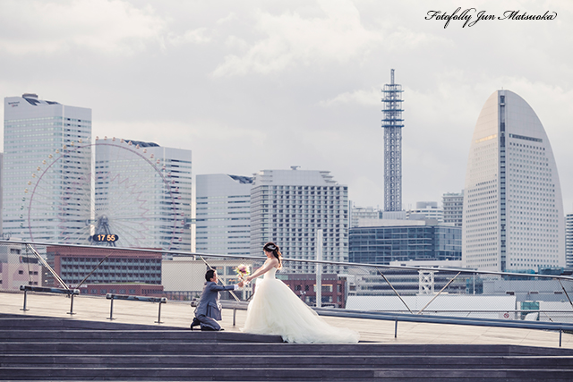 ドレスで前撮り　前撮り横浜　結婚式前撮り　ウエディングカメラマン　横浜大桟橋　プロポーズ