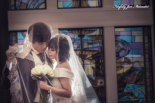 ドレスで前撮り　前撮り横浜　結婚式前撮り　ウエディングカメラマン　　横浜開港記念館　ステンドグラス　ベール被り