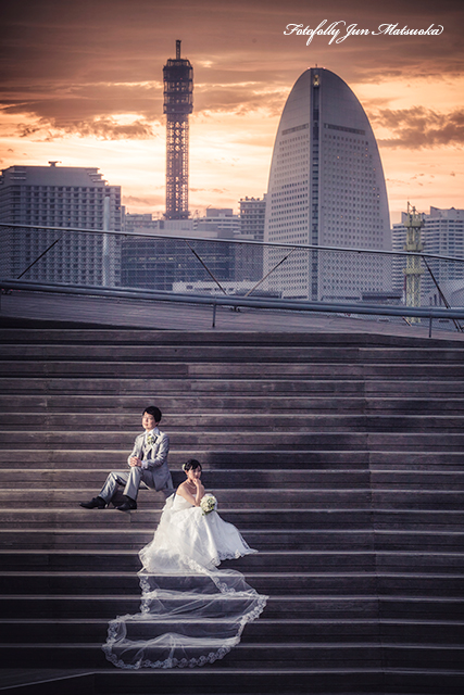 ドレス前撮り　横浜前撮り　前撮りカメラマン　フォトウエディング　レトロな写真　大桟橋　横浜を背景　夕景