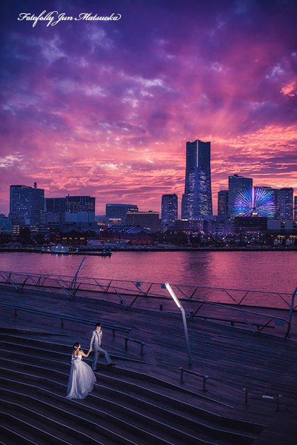 ドレス前撮り　横浜前撮り　前撮りカメラマン　フォトウエディング　レトロな写真　大桟橋　横浜を背景　ピンクの夕焼け