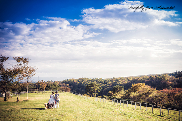 那須高原で結婚式前撮り　那須フォトウエディング　どうぶつ王国でフォトウエディング　アルパカとウエディングフォト　犬と散歩　引き
