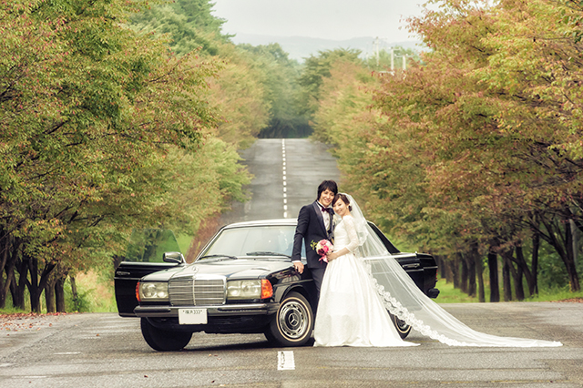 那須高原で結婚式前撮り　那須フォトウエディング　車とフォトウエディング　愛車の前で