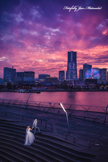 横浜大桟橋　前撮り　フォトウエディング　横浜の夕焼け　超ピンク　素敵な夕焼けのウエディング写真